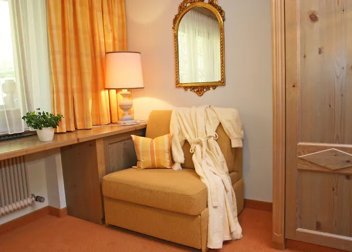 ホテル ペンション ゾンライテン トゥクス